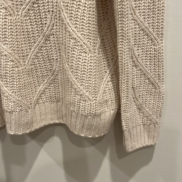 Brand new never worn Splendid sweater size small - Picture 4 of 5